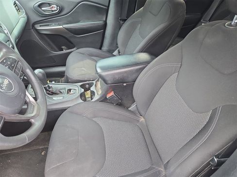 Used 2020 Jeep Cherokee Latitude image 12