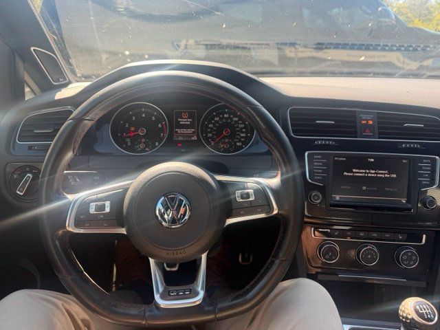 Used 2017 Volkswagen GTI SE FWD image 11