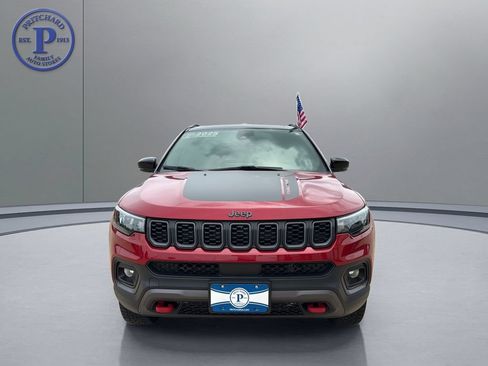 Used 2025 Jeep Compass Trailhawk AWD/4WD image 2