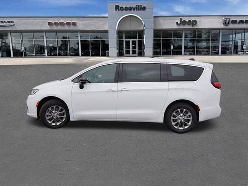 New 2026 Chrysler Pacifica Select image 6