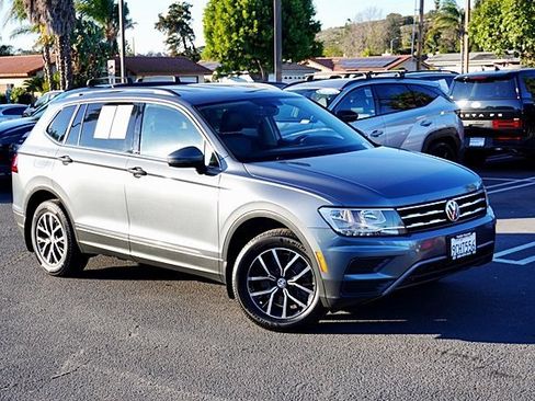 Used 2021 Volkswagen Tiguan SE image 3