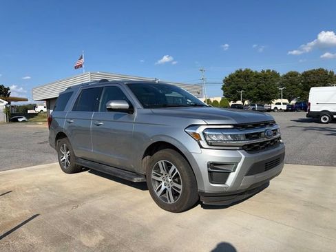 Used 2024 Ford Expedition Limited AWD/4WD image 3