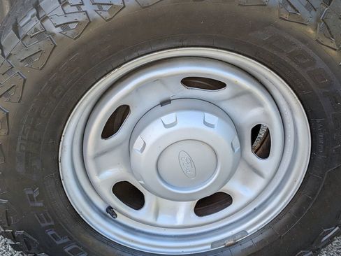 Used 2016 Ford F250 XL w/ XL Appearance Package AWD/4WD image 24