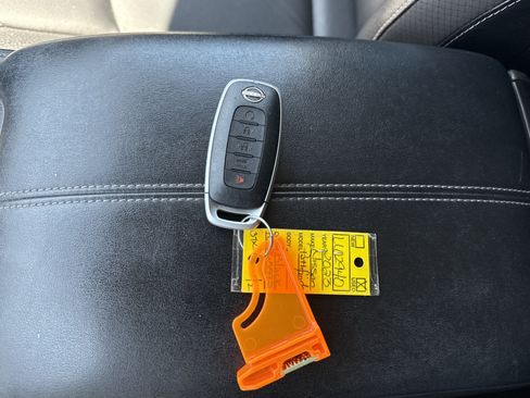 Used 2023 Nissan Pathfinder SL AWD/4WD image 22
