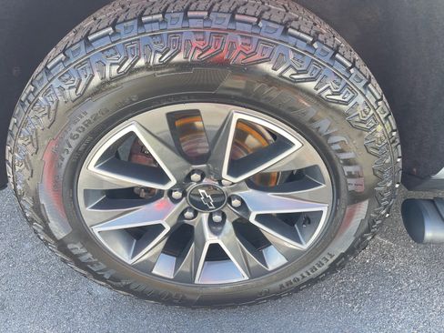 Used 2023 Chevrolet Tahoe Z71 w/ Z71 Off-Road Package AWD/4WD image 20
