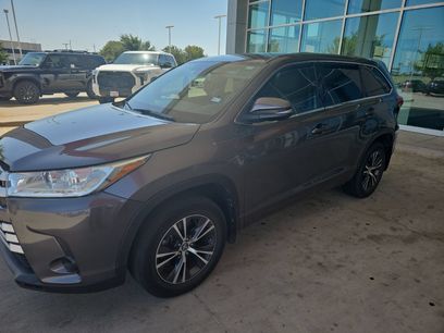 Used 2018 Toyota Highlander LE