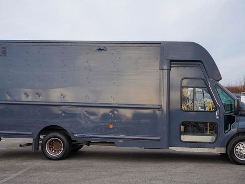 Used 2021 Ford Transit 350 DRW RWD image 6