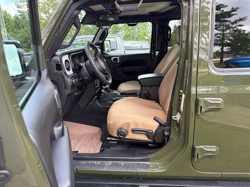 Used 2024 Jeep Gladiator Sport AWD/4WD image 8
