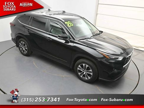 Used 2026 Toyota Highlander XLE AWD/4WD image 32