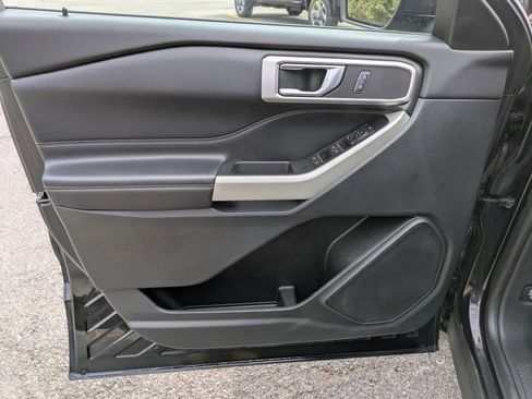 Used 2021 Ford Explorer XLT w/ Equipment Group 202A image 9