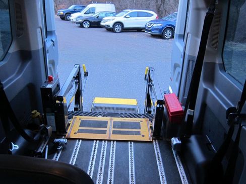 Used 2019 Ford Transit 150 XL image 4