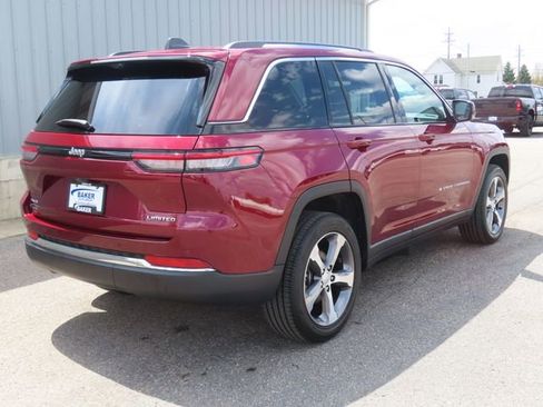 Used 2023 Jeep Grand Cherokee Limited w/ Luxury Tech Group II AWD/4WD image 4