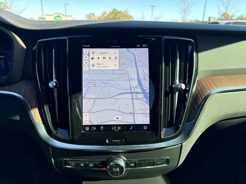 Used 2023 Volvo S60 T8 Plus w/ Climate Package image 10