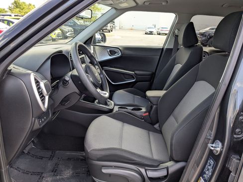 Used 2024 Kia Soul LX w/ Option Group 015 FWD image 17