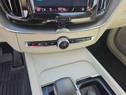 Used 2025 Volvo XC60 B5 Plus w/ Protection Package Premier image 30