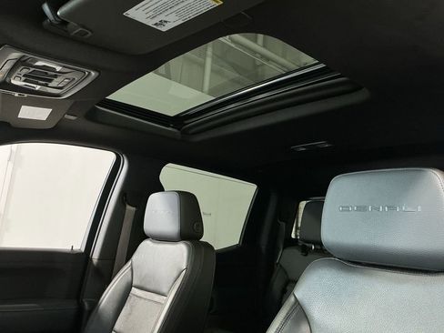 Used 2021 GMC Sierra 1500 Denali w/ Denali Illumination Package AWD/4WD image 23