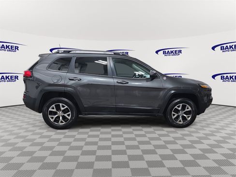 Used 2017 Jeep Cherokee Trailhawk w/ Comfort & Convenience Group image 4