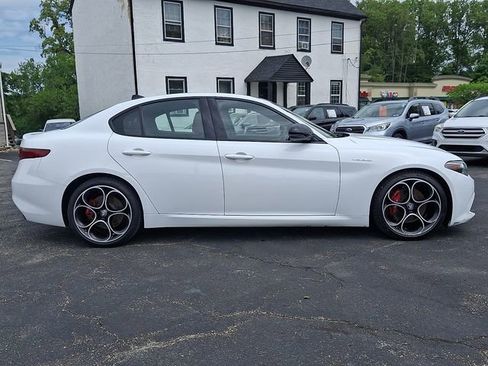 Used 2023 Alfa Romeo Giulia Veloce RWD image 7