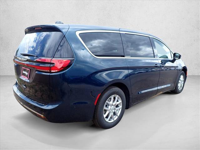 New 2025 Chrysler Pacifica Select FWD image 4