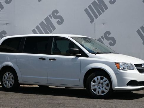 Used 2019 Dodge Grand Caravan SE w/ UConnect Hands-Free Group FWD image 3