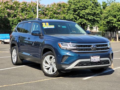 Used 2023 Volkswagen Atlas SE w/ Panoramic Sunroof Package FWD image 2