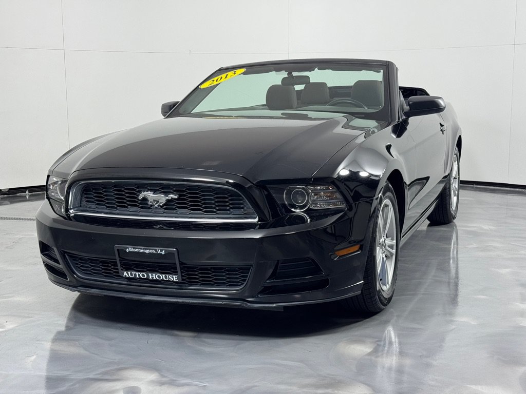 Used 2013 Ford Mustang Convertible RWD image 10