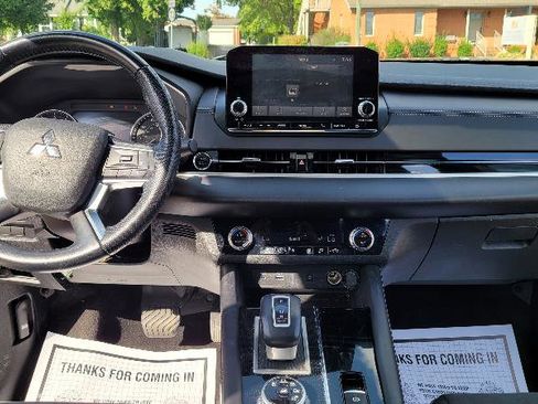 Used 2022 Mitsubishi Outlander SE image 14
