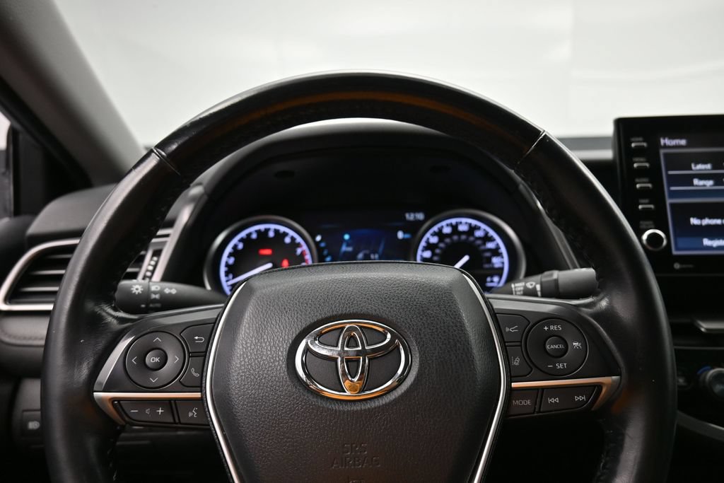 Used 2021 Toyota Camry XLE FWD image 12