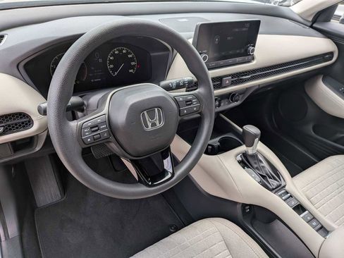 Used 2025 Honda HR-V LX image 2