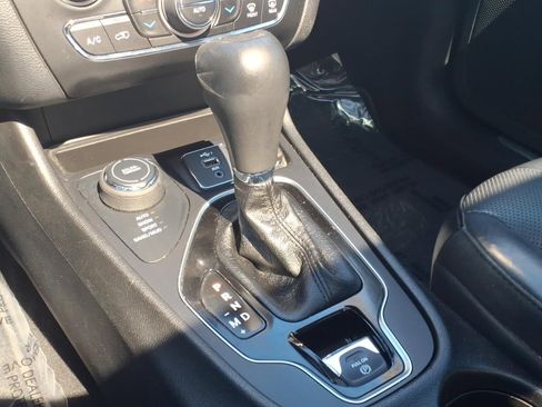Used 2021 Jeep Cherokee Limited w/ Trailer Tow Group AWD/4WD image 22
