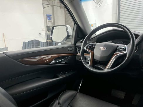 Used 2019 Cadillac Escalade ESV Premium Luxury AWD/4WD image 15