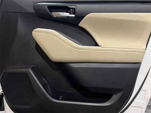 Used 2023 Toyota Highlander XLE image 13