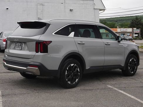 Used 2025 Kia Sorento S AWD/4WD image 10