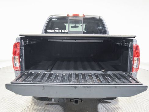 Used 2021 Nissan Frontier SV w/ Midnight Edition Floor Mats image 11