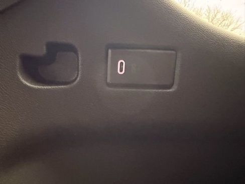 Used 2021 Chevrolet Tahoe LT w/ LT Signature Package image 18