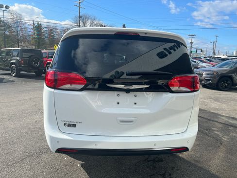 New 2026 Chrysler Voyager LX image 7