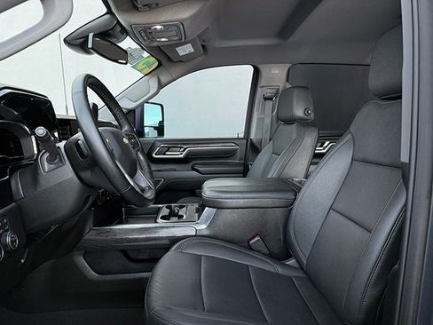 Used 2025 Chevrolet Silverado 2500 LTZ w/ LTZ Convenience Package image 21