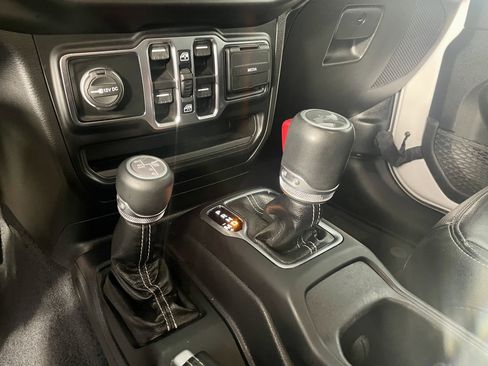 Used 2023 Jeep Wrangler Unlimited Sahara AWD/4WD image 20