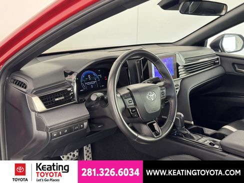 Used 2025 Toyota Camry SE FWD image 13