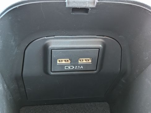 Used 2021 Toyota RAV4 XLE w/ Convenience Package FWD image 33