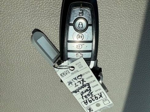 Used 2021 Ford Expedition XLT AWD/4WD image 6