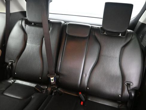 Used 2024 Kia Carnival EX image 30