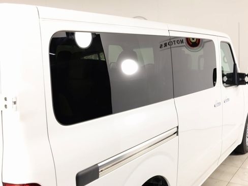 Used 2021 Nissan NV 3500 SL image 42