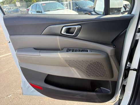 Used 2026 Kia Carnival FWD image 18