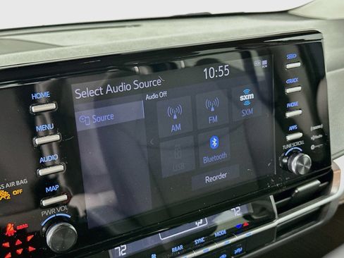 Used 2024 Toyota Sienna LE AWD/4WD image 15