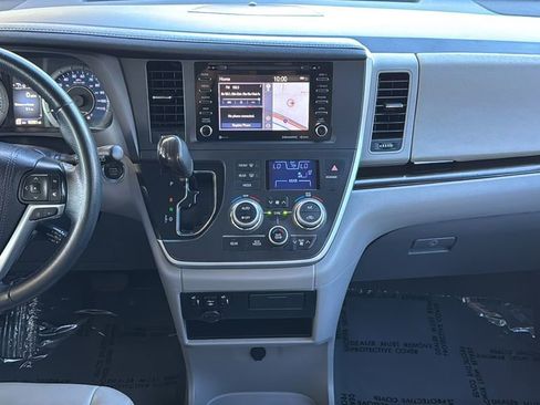 Used 2020 Toyota Sienna XLE w/ XLE Navigation Package image 9