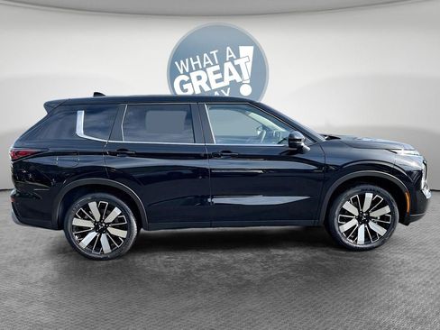 New 2026 Mitsubishi Outlander SE image 8