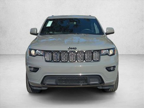 Used 2022 Jeep Grand Cherokee Laredo X image 2