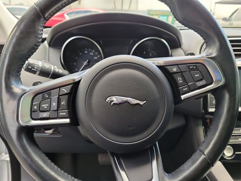 Used 2018 Jaguar F-PACE Prestige image 16