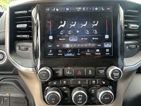 Used 2024 RAM 2500 Laramie w/ Safety Group AWD/4WD image 25